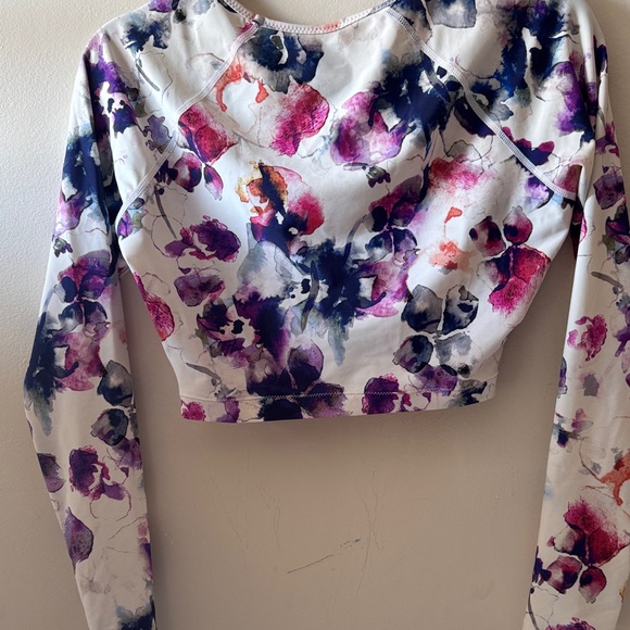 Athleta Watercolor Floral Crop Rash Guard Long Sleeve Twist Waist Size Medium - Picture 7 of 7